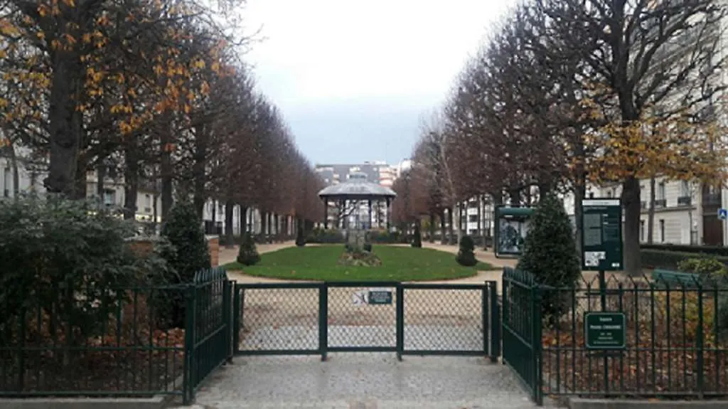Eiffel Mademoiselle